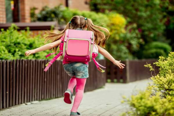 Volta às aulas: atenção ao peso da mochila das crianças