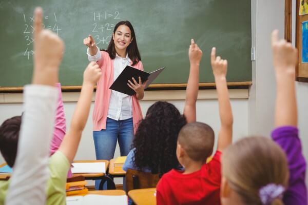 Governo de SP anuncia a contratação de 3,2 mil professores