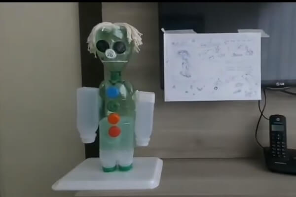 Alunos da rede estadual criam robôs com sucata em aula de tecnologia - Educageral